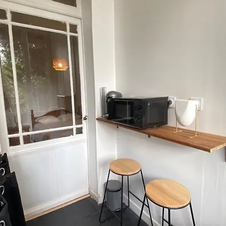 T2 Avec Jardin, Barriere St-genes Apartment