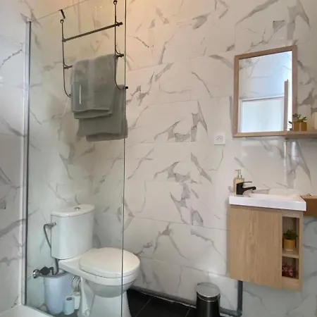Apartment T2 Avec Jardin, Barriere St-genes *