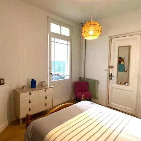 Apartment T2 Avec Jardin, Barriere St-genes